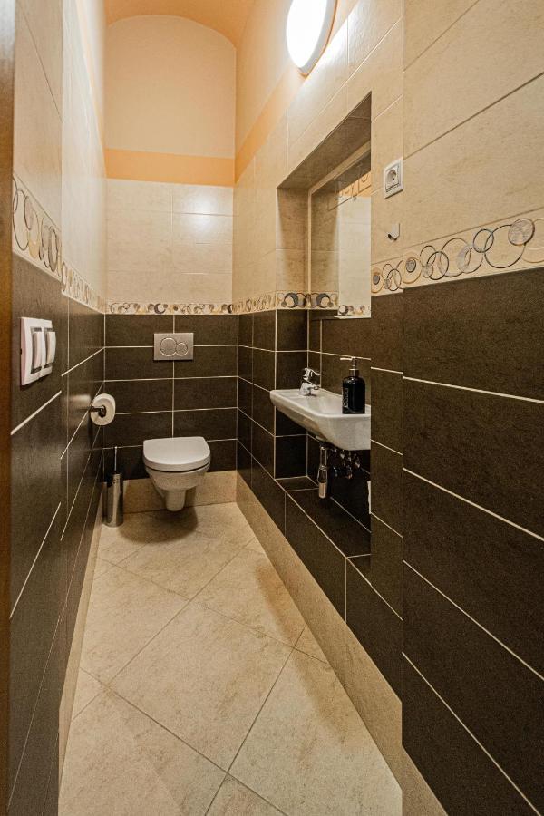 Modern And Spacious Apartments In City Center Praag Buitenkant foto
