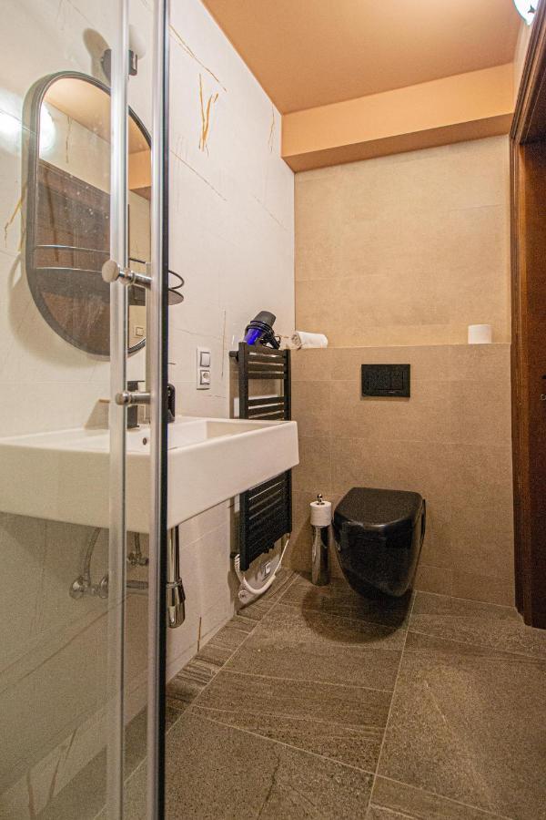 Modern And Spacious Apartments In City Center Praag Buitenkant foto