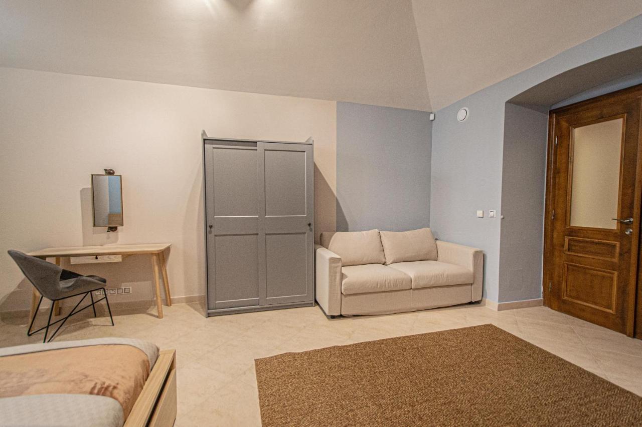 Modern And Spacious Apartments In City Center Praag Buitenkant foto