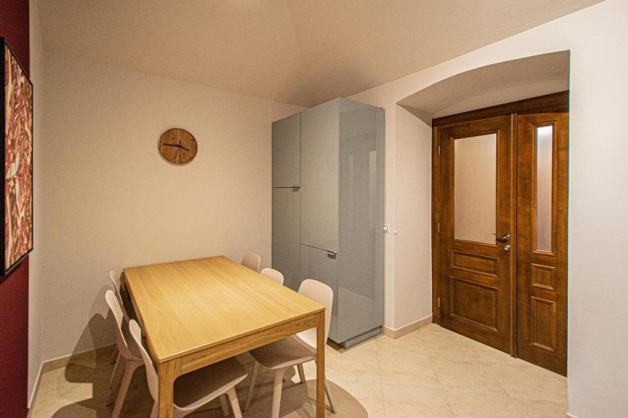 Modern And Spacious Apartments In City Center Praag Buitenkant foto